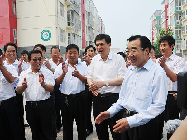 天下政协副主席张庆黎（原河北省委书记）到尊龙凯时线缆集团视察